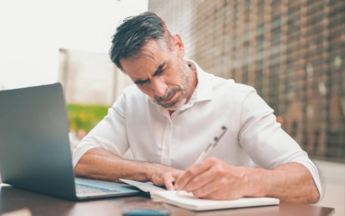 Detailansicht von Finanzunterlagen und Planungsmaterialien